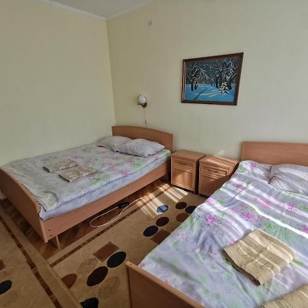 Petrovskaya Pristan 2 Hotel Чолпон-Ата Екстериор снимка