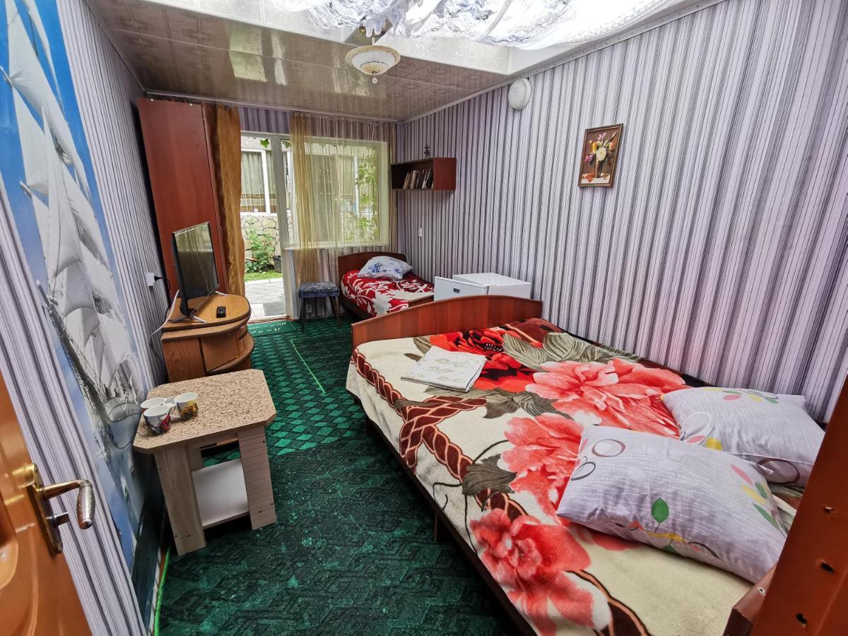 Petrovskaya Pristan 2 Hotel Чолпон-Ата Екстериор снимка