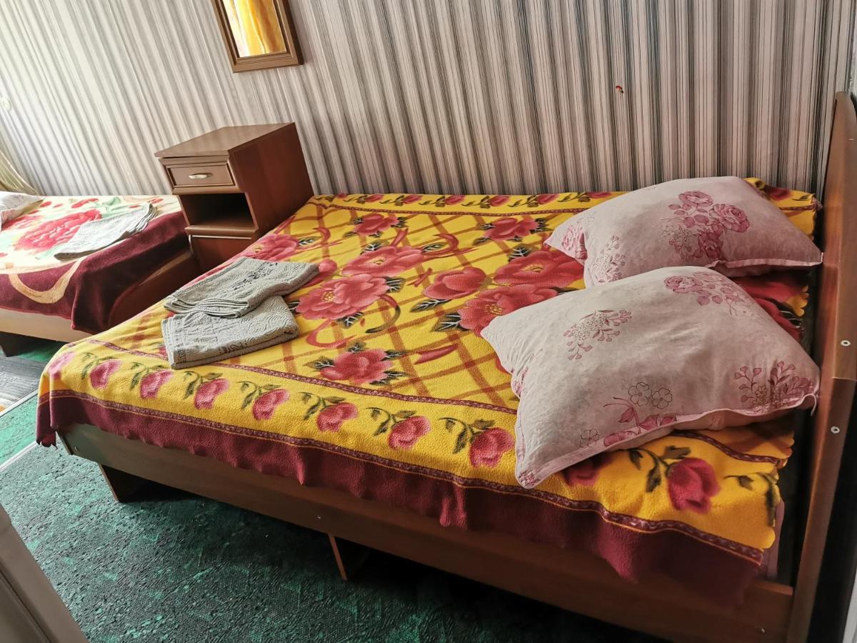 Petrovskaya Pristan 2 Hotel Чолпон-Ата Екстериор снимка