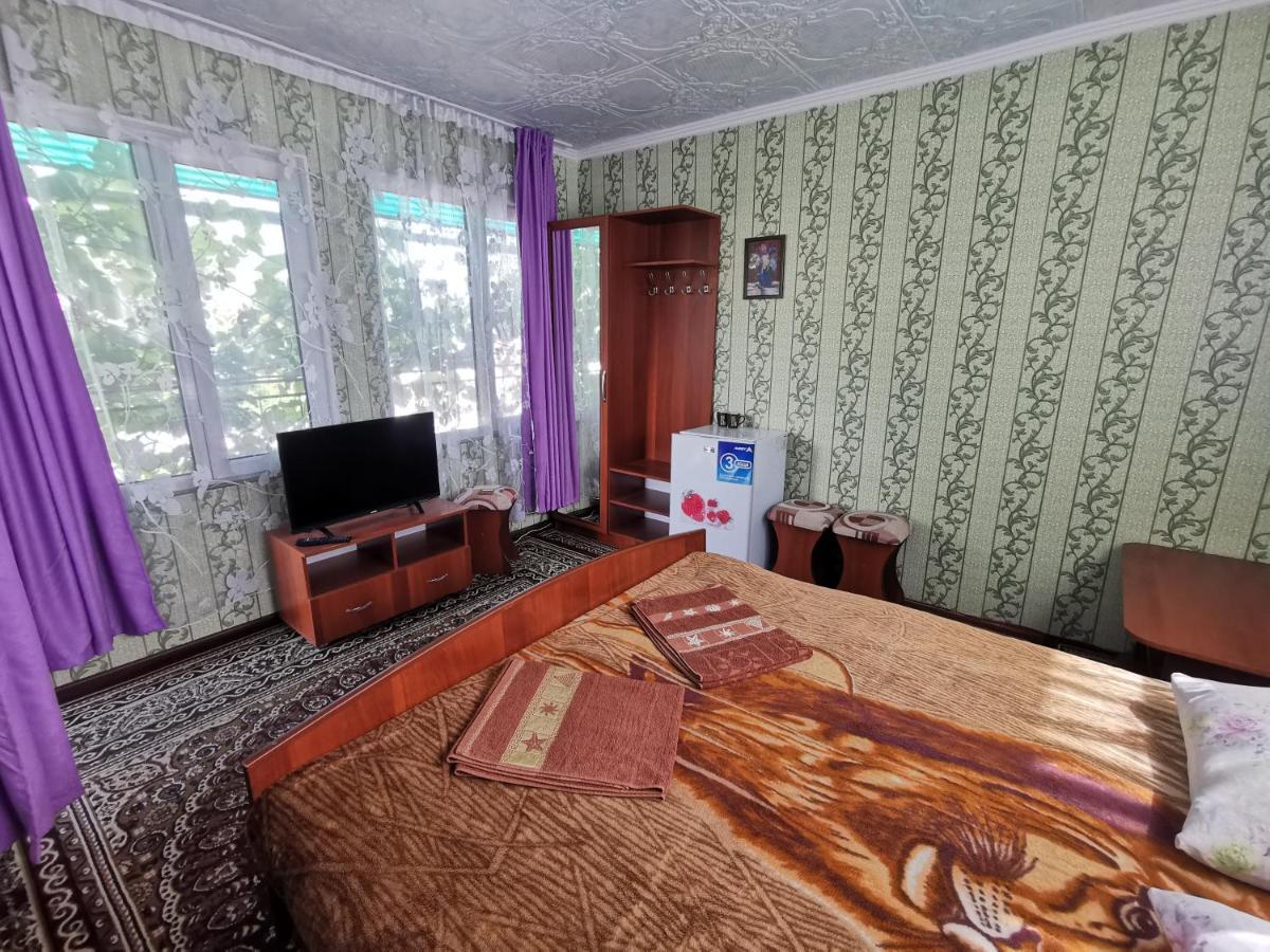 Petrovskaya Pristan 2 Hotel Чолпон-Ата Екстериор снимка