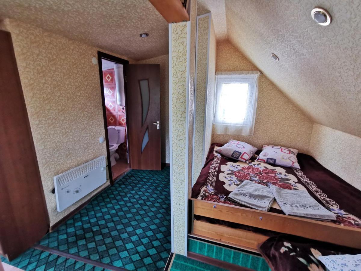 Petrovskaya Pristan 2 Hotel Чолпон-Ата Екстериор снимка