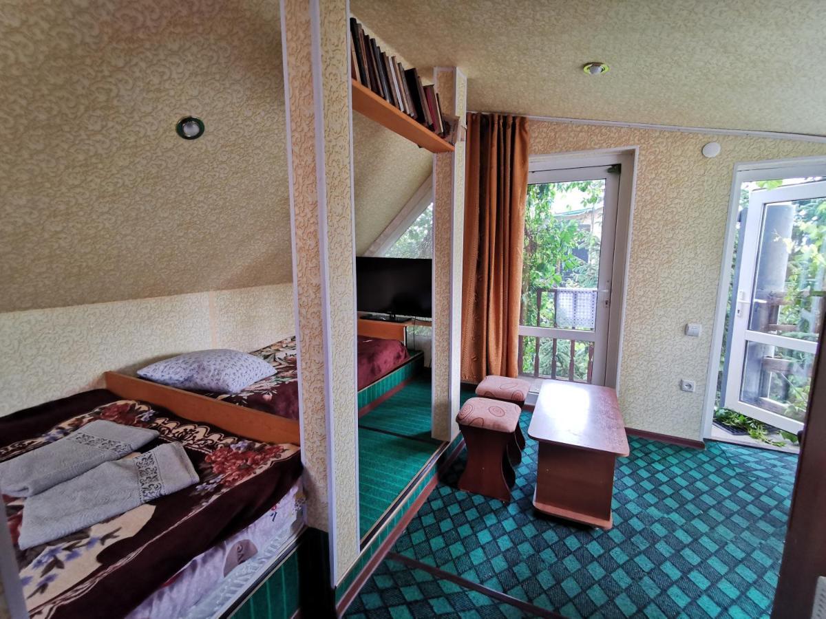 Petrovskaya Pristan 2 Hotel Чолпон-Ата Екстериор снимка