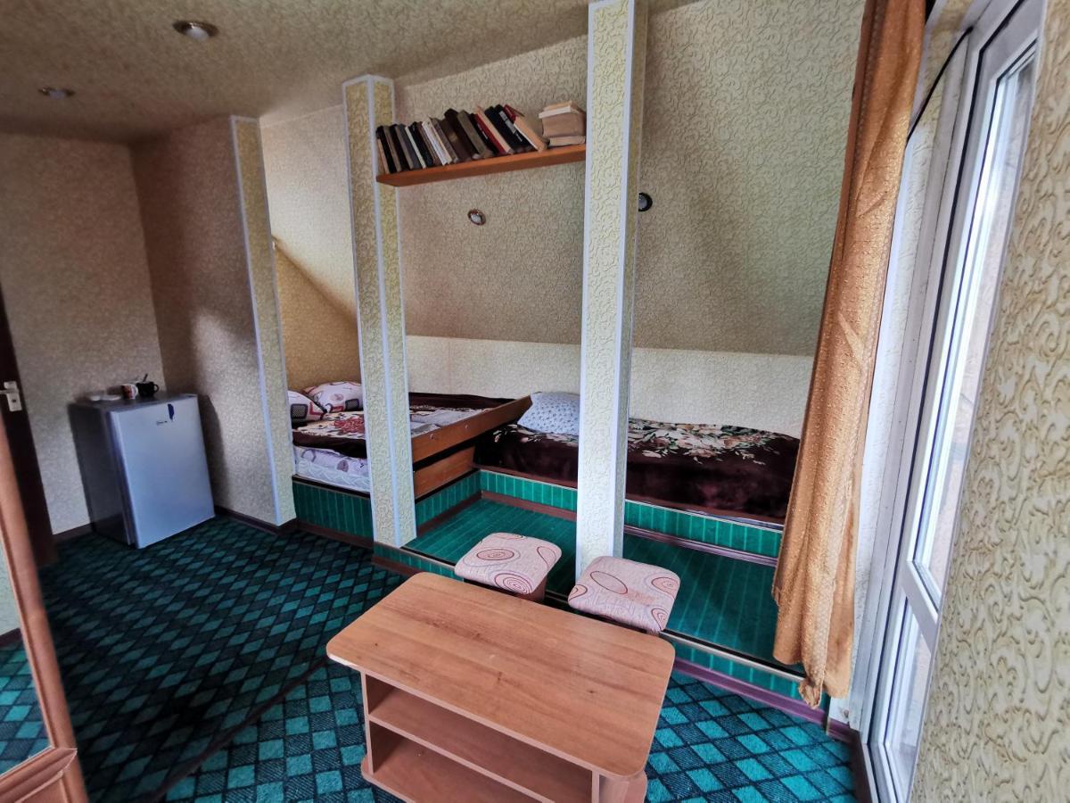 Petrovskaya Pristan 2 Hotel Чолпон-Ата Екстериор снимка