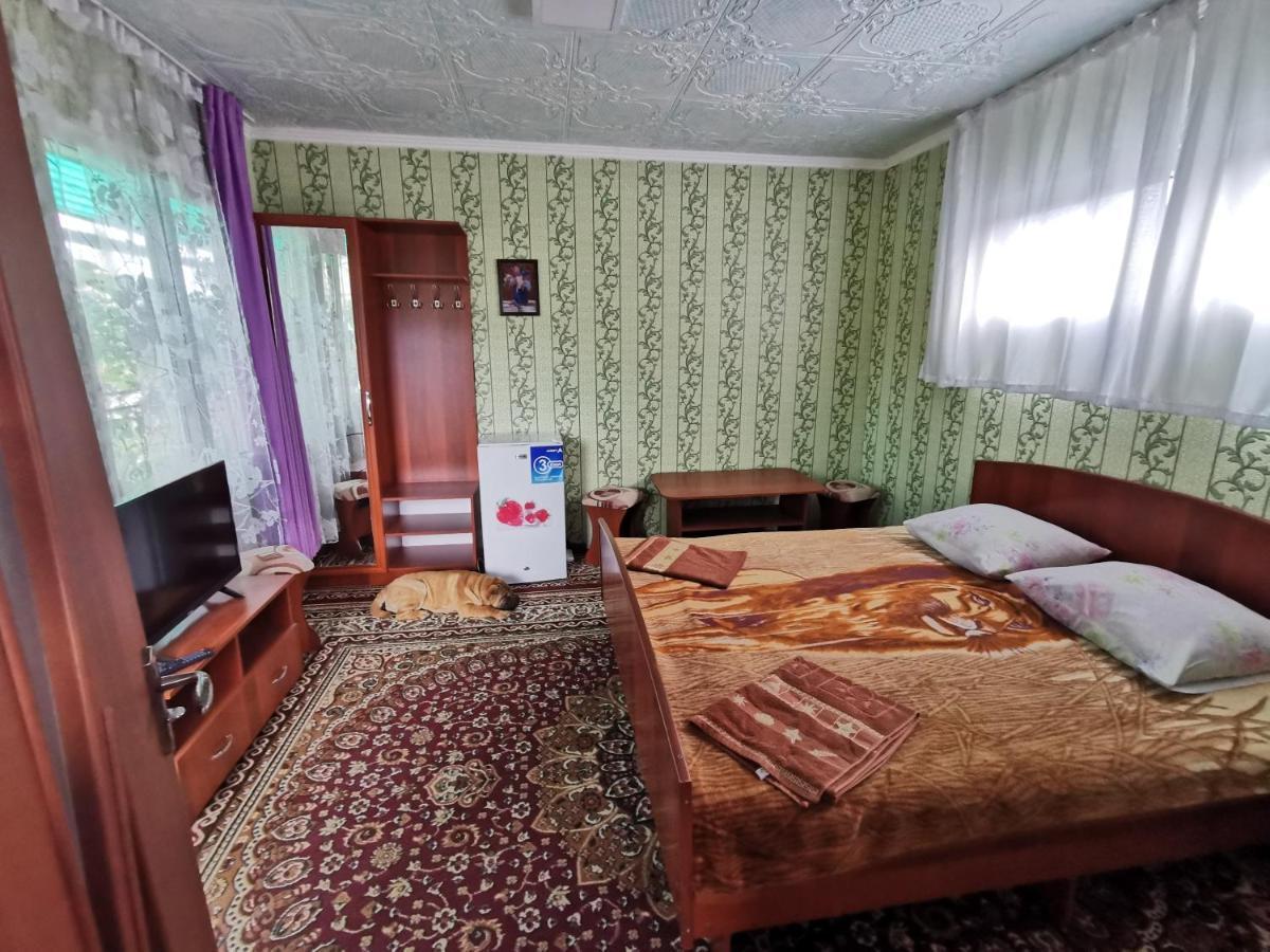 Petrovskaya Pristan 2 Hotel Чолпон-Ата Екстериор снимка